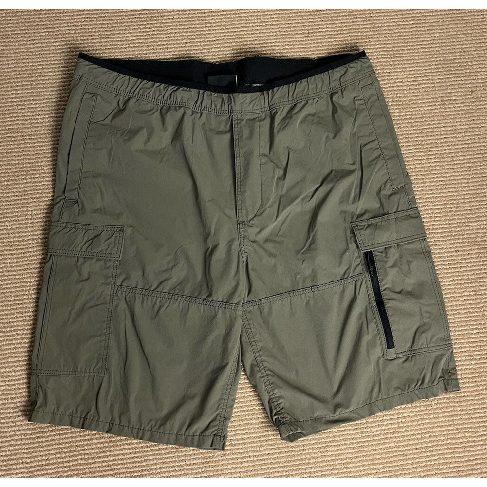 H&M Men's Cargo Shorts Green Size L Flat‎ Front Shorts Zip Back Pocket